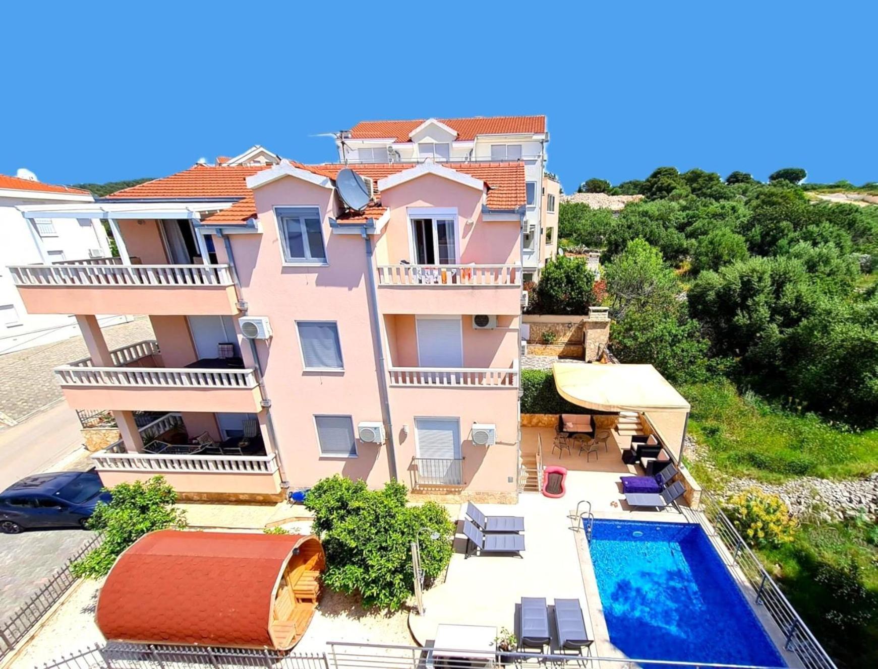 Villa Maja โตรกีร์ ภายนอก รูปภาพ