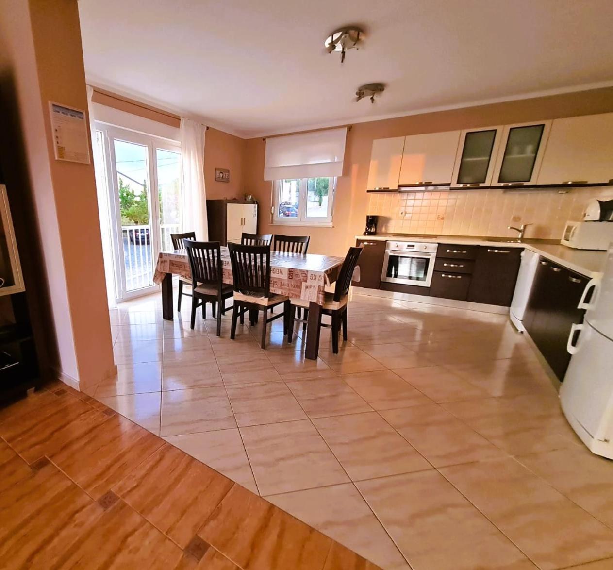 Villa Maja โตรกีร์ ภายนอก รูปภาพ